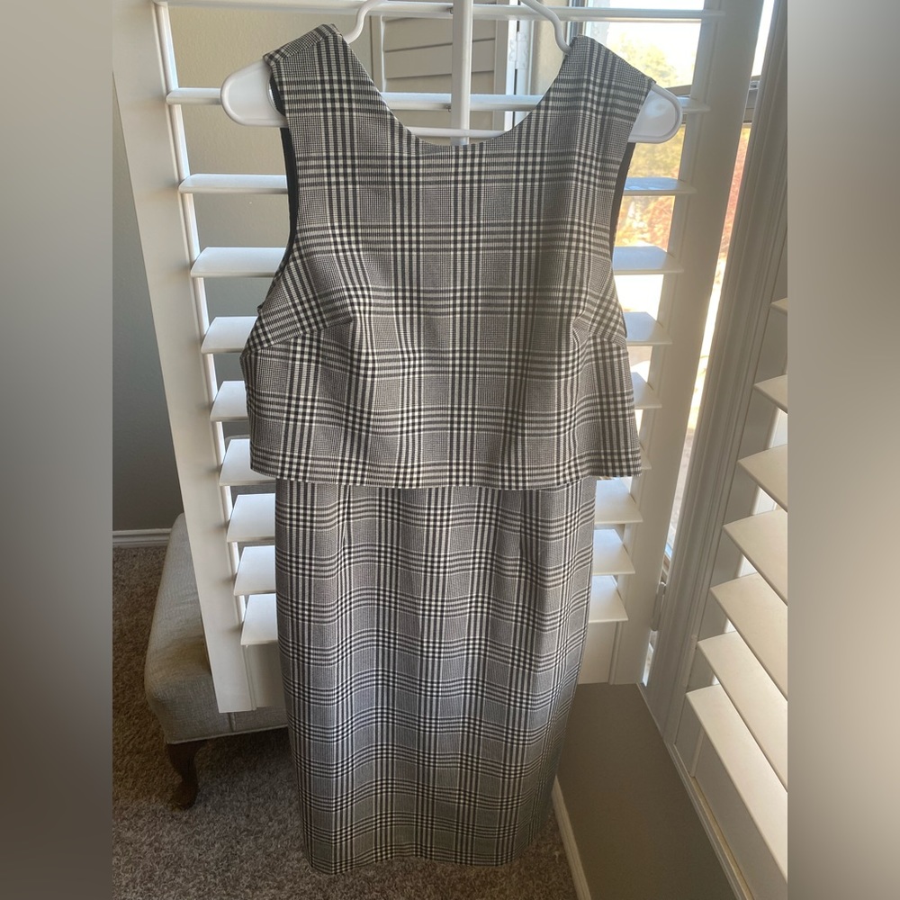 Banana Republic Size 8 Black and White Dress